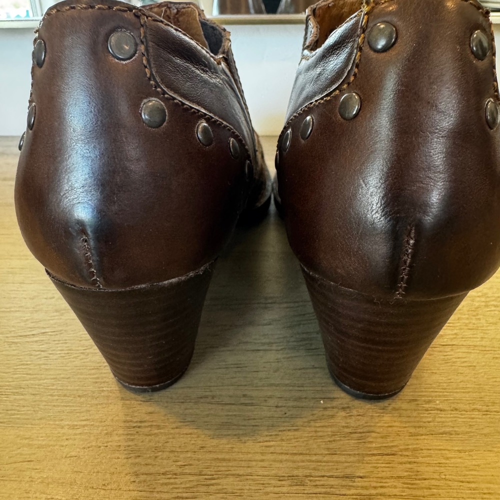 Born‎ Women 8 Brown Leather Studded Wingtip Shooties Ankle Boots Western Boho - Picture 9 of 15